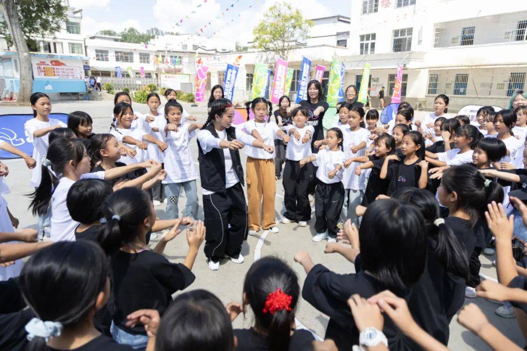 九号彩票官方-江门邑街舞：“国际范”与“中国风”的精彩碰撞